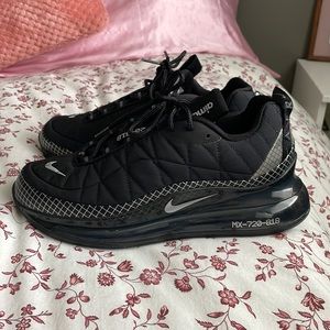 New never worn black Nike air max mx-720-818, built like the 90, but limited ed.